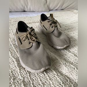 Sperry tan sneaker with speckled sole and camo details